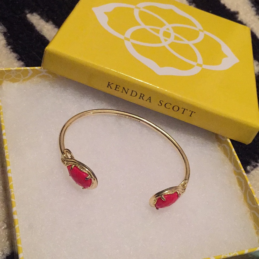 Kendra Scott bracelet